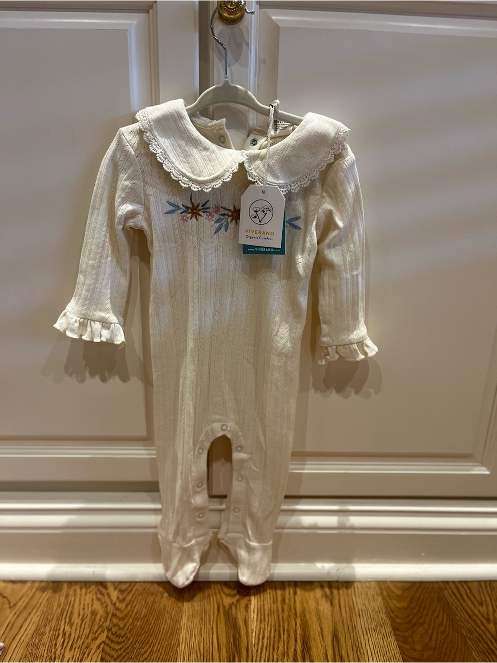 Organic cotton Cream Embroidered Baby Footie w/ Peter Pan Collar 6-9 months new